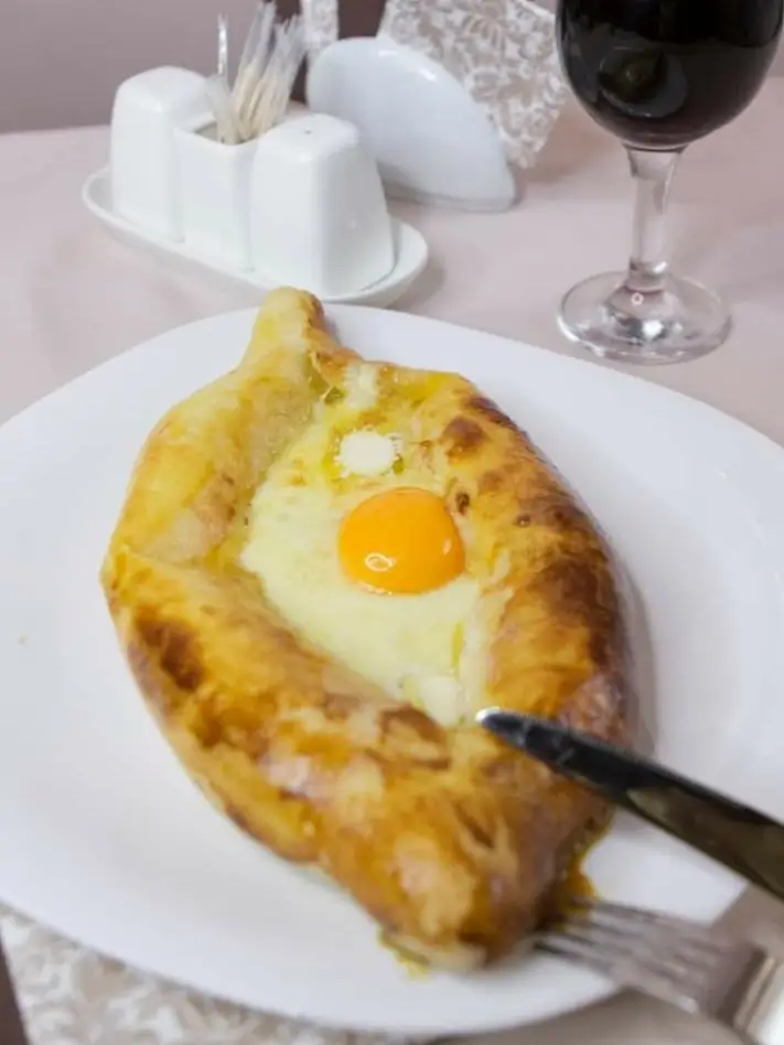 Хачапурі по-аджарськи